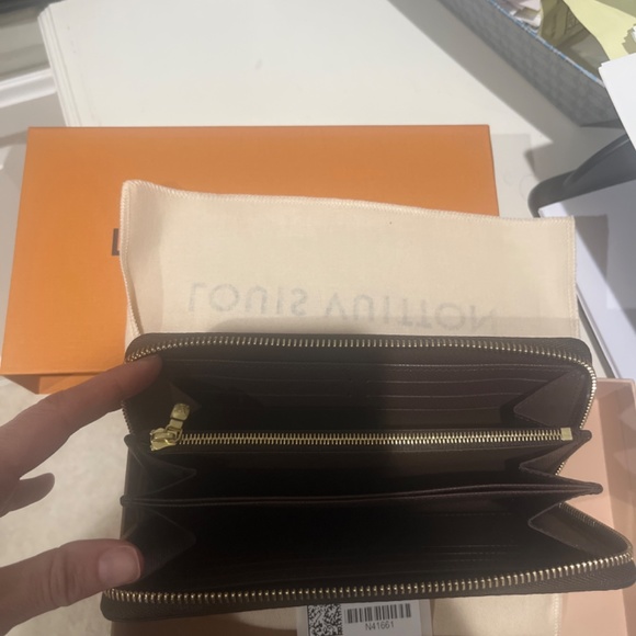 Louis Vuitton New wallet - Picture 3 of 4